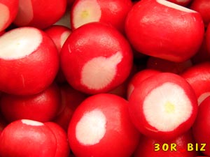Редис, красные корнеплоды