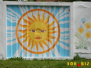 Граффити солнце на заборе