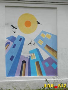 Граффити дома, солнце и птицы.